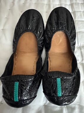 Tieks Black Textured Patent Flats with Teal Accent. Hard to find!